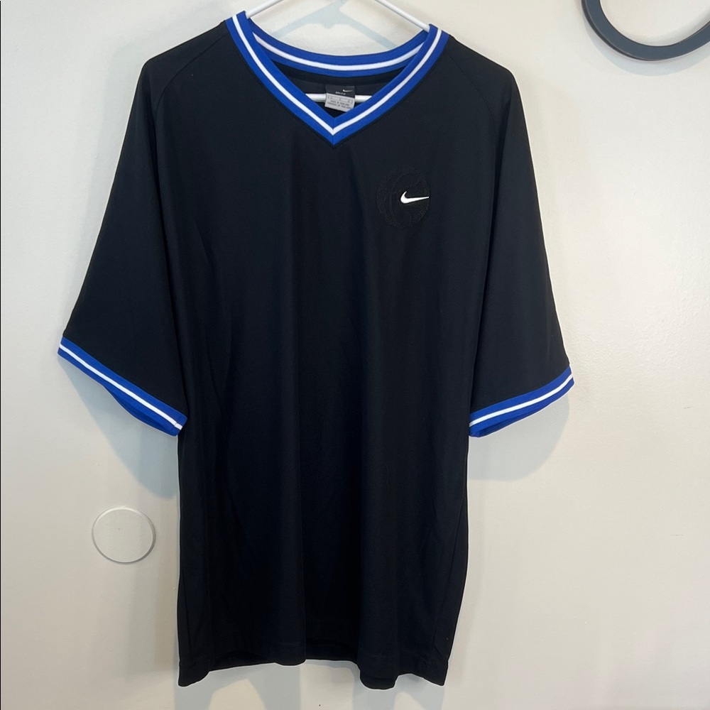 Vintage Nike Men's Black Basketball Shirt/Jersey with Blue Trim